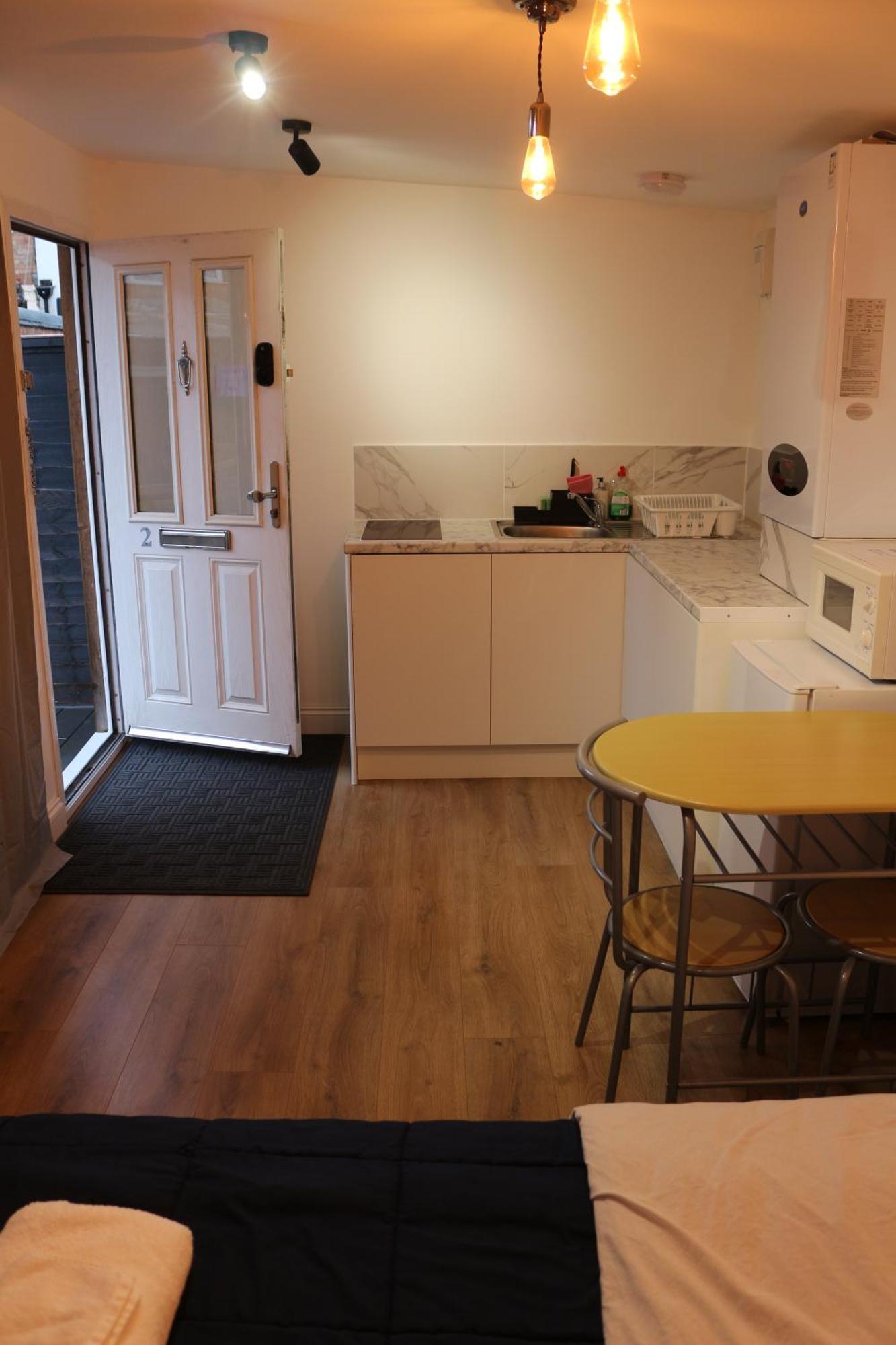 Cozy Garden Studio: Wizarding World Retreat Watford  Exterior photo